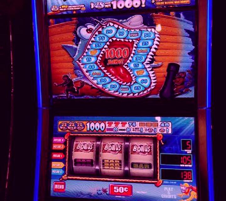 Dangerous Beauty 2 slot machine